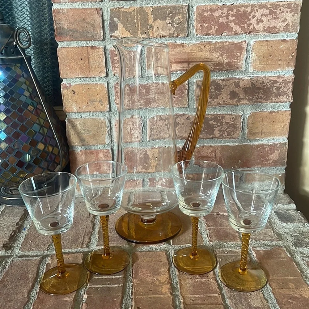 Stunning MCM Mid-Century Tall Pitcher w/ Amber Applied Glass Handle & 4 Glasses